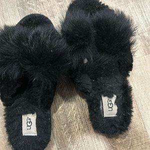 Ugg fluffy slides